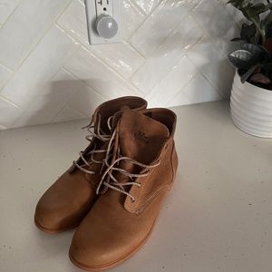 Size 8 women’s leather Kodiak low rider boots